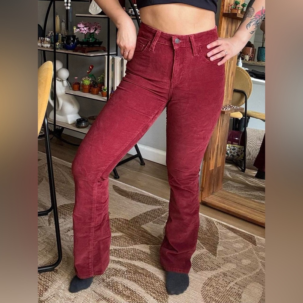Levi’s 725 High Rise Bootcut Corduroy Flare Pants 25”